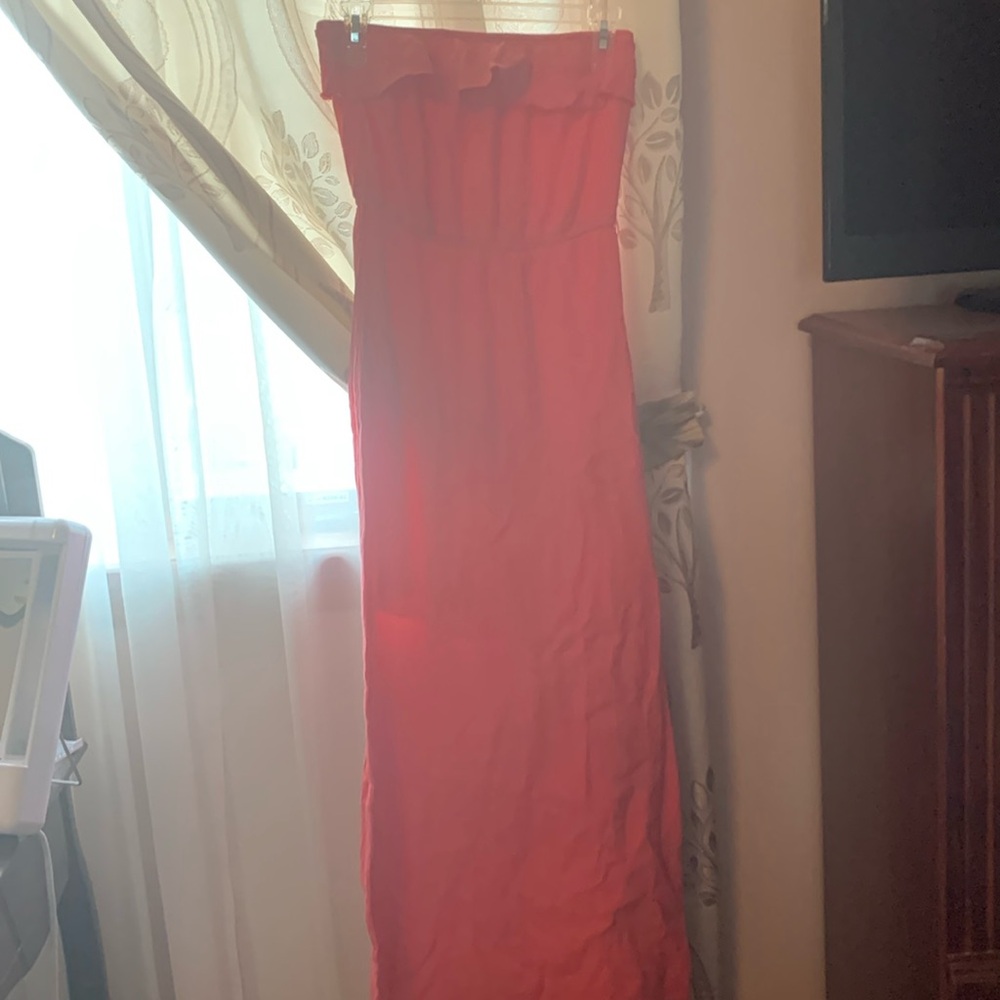 Perry coral colored maxi dress comes with optional belt.